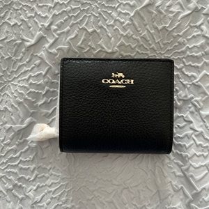NWT Coach Snap wallet in black 🖤